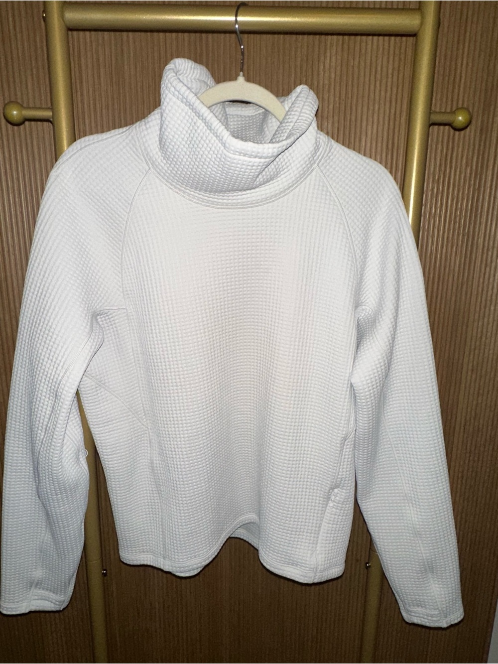 Lululemon waffle pullover. Size 8 silver color